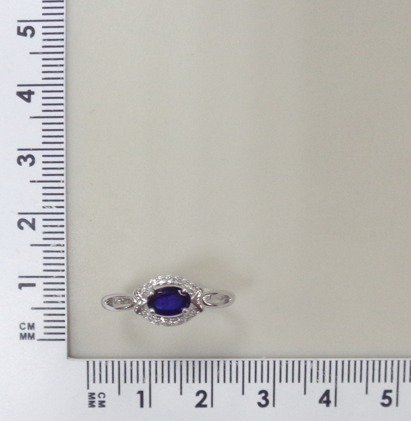 Серебряное кольцо с сапфиром